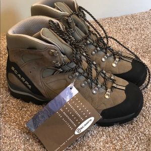 Men’s Scarpa hiking boots New size 10